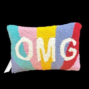 “OMG” NWT Hooked Rainbow Pillow By Peking Handicraft